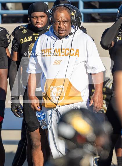 Thumbnail 2 in South Oak Cliff vs. Huntsville (UIL Football 5A DII Area) photogallery.