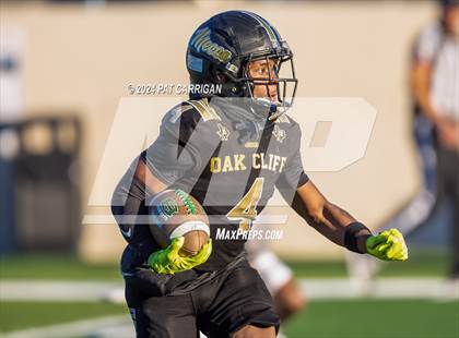 Thumbnail 3 in South Oak Cliff vs. Huntsville (UIL Football 5A DII Area) photogallery.