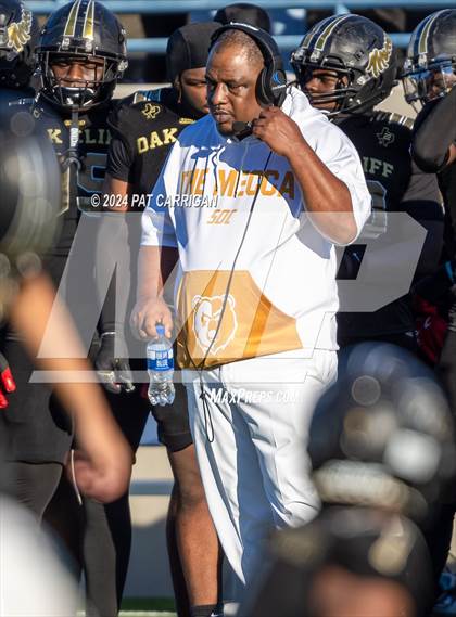 Thumbnail 1 in South Oak Cliff vs. Huntsville (UIL Football 5A DII Area) photogallery.