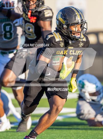 Thumbnail 2 in South Oak Cliff vs. Huntsville (UIL Football 5A DII Area) photogallery.
