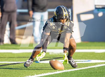 Thumbnail 2 in South Oak Cliff vs. Huntsville (UIL Football 5A DII Area) photogallery.