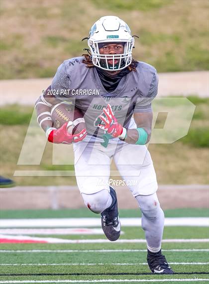 Thumbnail 2 in South Oak Cliff vs. Huntsville (UIL Football 5A DII Area) photogallery.