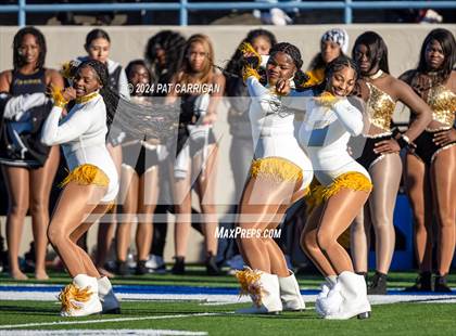 Thumbnail 1 in South Oak Cliff vs. Huntsville (UIL Football 5A DII Area) photogallery.
