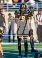 Photo from the gallery "South Oak Cliff vs. Huntsville (UIL Football 5A DII Area)"