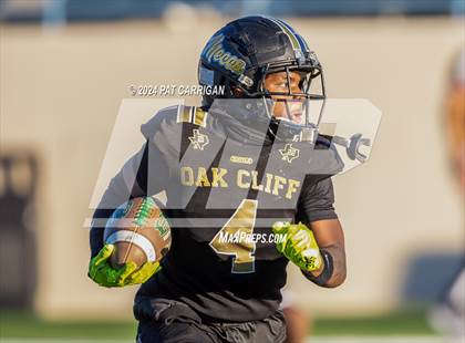 Thumbnail 2 in South Oak Cliff vs. Huntsville (UIL Football 5A DII Area) photogallery.
