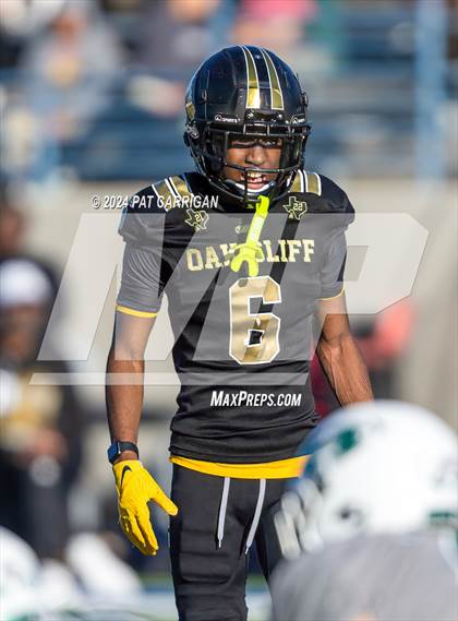 Thumbnail 2 in South Oak Cliff vs. Huntsville (UIL Football 5A DII Area) photogallery.