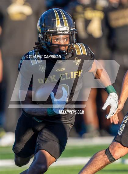 Thumbnail 3 in South Oak Cliff vs. Huntsville (UIL Football 5A DII Area) photogallery.