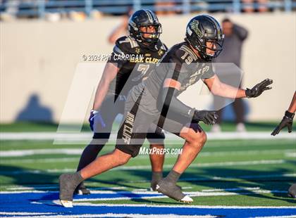 Thumbnail 2 in South Oak Cliff vs. Huntsville (UIL Football 5A DII Area) photogallery.