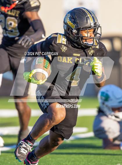 Thumbnail 1 in South Oak Cliff vs. Huntsville (UIL Football 5A DII Area) photogallery.