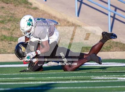 Thumbnail 1 in South Oak Cliff vs. Huntsville (UIL Football 5A DII Area) photogallery.