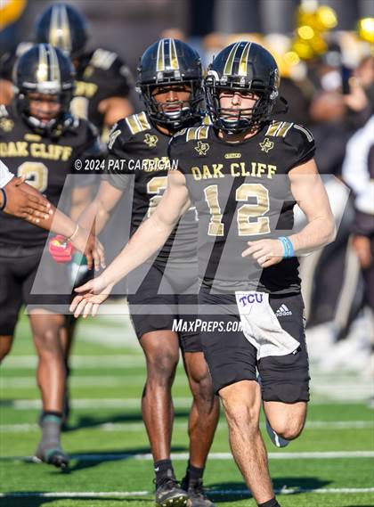 Thumbnail 3 in South Oak Cliff vs. Huntsville (UIL Football 5A DII Area) photogallery.