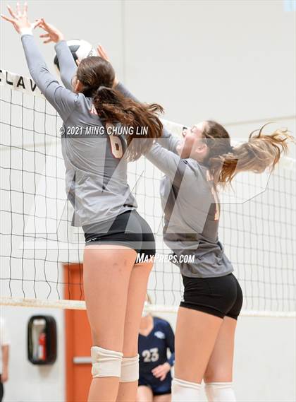 Thumbnail 1 in Crescenta Valley vs. Palm Desert (Queen's Court Tournament) photogallery.