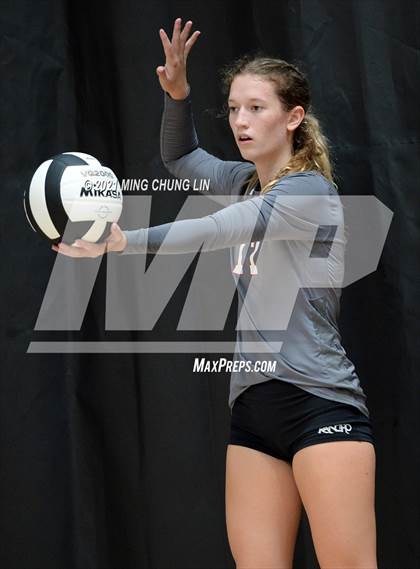 Thumbnail 1 in Crescenta Valley vs. Palm Desert (Queen's Court Tournament) photogallery.