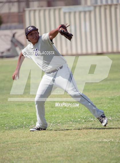 Thumbnail 2 in Glendale vs Hoover photogallery.