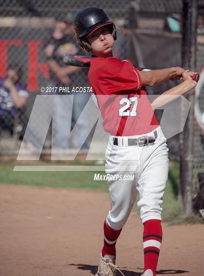 Thumbnail 2 in Glendale vs Hoover photogallery.