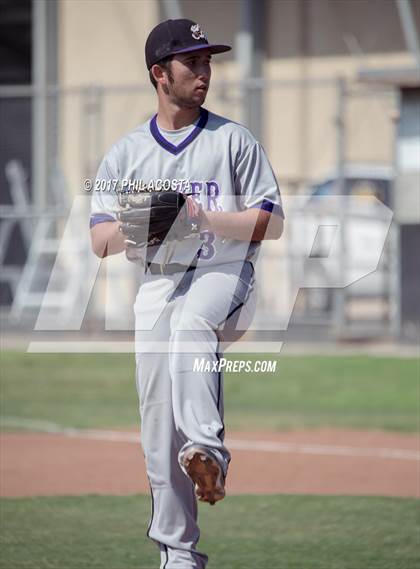 Thumbnail 1 in Glendale vs Hoover photogallery.