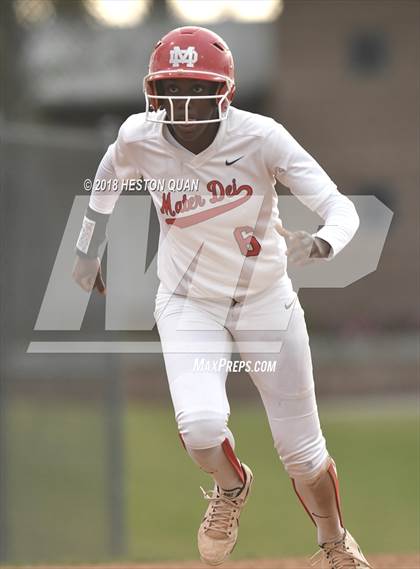 Thumbnail 2 in Mater Dei vs. Edison (Alan Dugard Classic) photogallery.