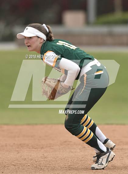 Thumbnail 1 in Mater Dei vs. Edison (Alan Dugard Classic) photogallery.
