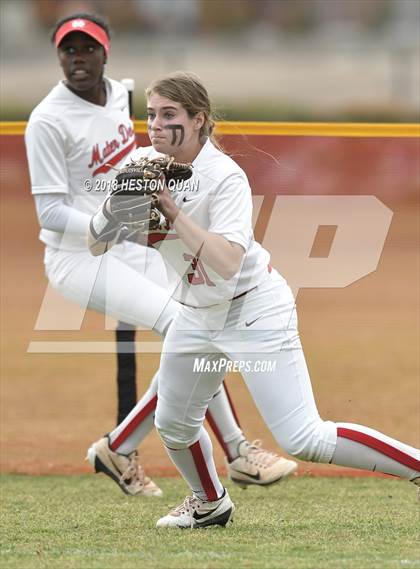 Thumbnail 3 in Mater Dei vs. Edison (Alan Dugard Classic) photogallery.