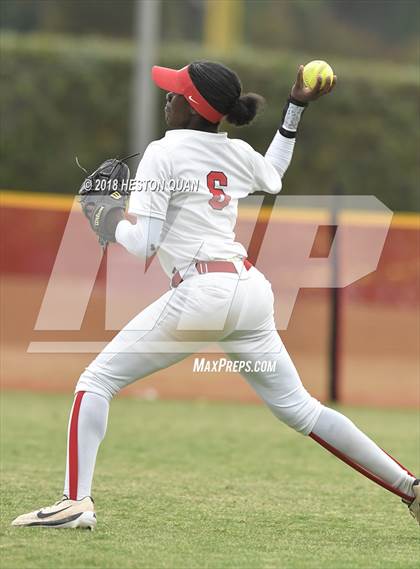 Thumbnail 1 in Mater Dei vs. Edison (Alan Dugard Classic) photogallery.