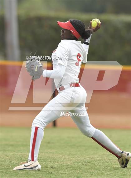 Thumbnail 2 in Mater Dei vs. Edison (Alan Dugard Classic) photogallery.