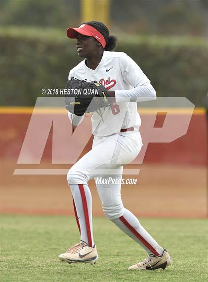 Thumbnail 2 in Mater Dei vs. Edison (Alan Dugard Classic) photogallery.