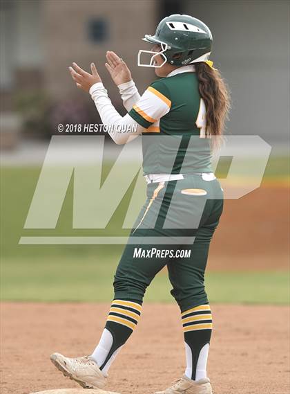 Thumbnail 2 in Mater Dei vs. Edison (Alan Dugard Classic) photogallery.