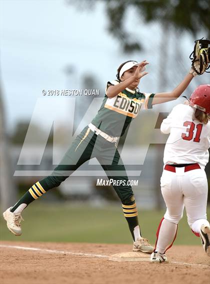 Thumbnail 1 in Mater Dei vs. Edison (Alan Dugard Classic) photogallery.