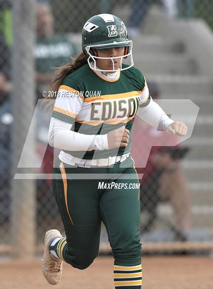 Thumbnail 3 in Mater Dei vs. Edison (Alan Dugard Classic) photogallery.