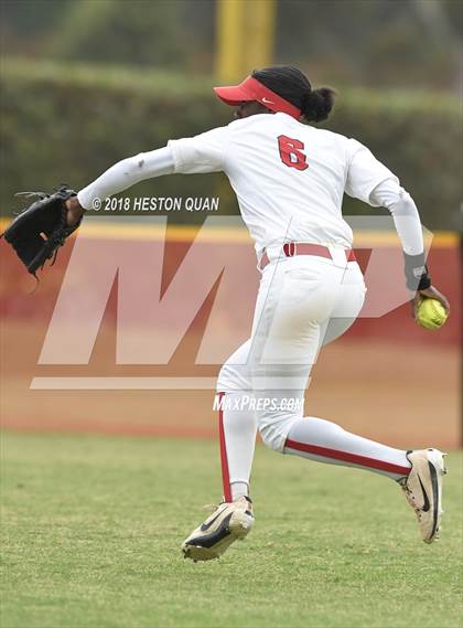 Thumbnail 3 in Mater Dei vs. Edison (Alan Dugard Classic) photogallery.