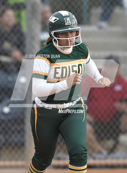 Thumbnail 2 in Mater Dei vs. Edison (Alan Dugard Classic) photogallery.