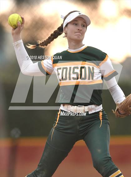 Thumbnail 2 in Mater Dei vs. Edison (Alan Dugard Classic) photogallery.