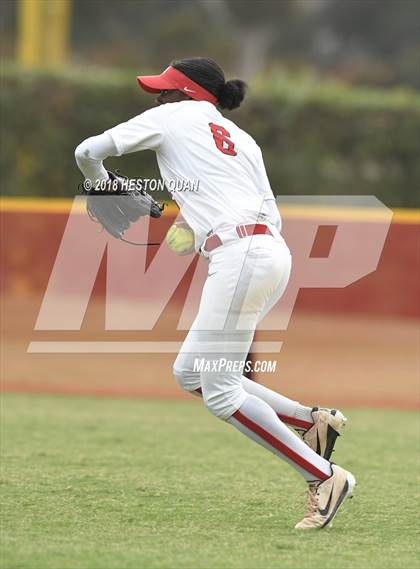 Thumbnail 2 in Mater Dei vs. Edison (Alan Dugard Classic) photogallery.