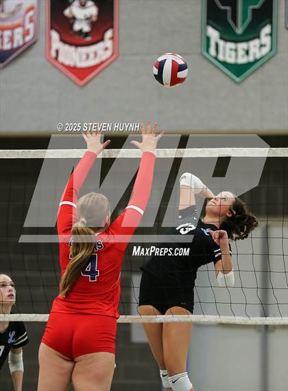 Thumbnail 1 in Lake Oswego @ Lakeridge photogallery.