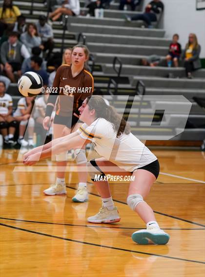 Thumbnail 2 in Speedway vs. Guerin Catholic (IHSAA 3A Regional Semi Final) photogallery.