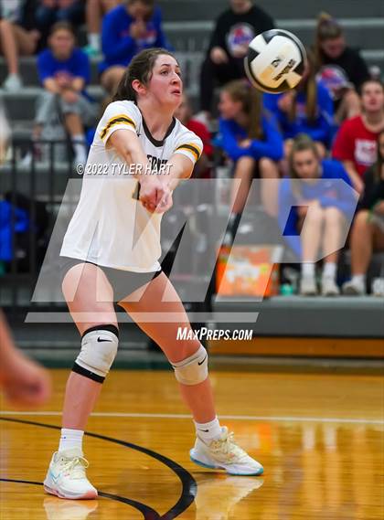 Thumbnail 2 in Speedway vs. Guerin Catholic (IHSAA 3A Regional Semi Final) photogallery.