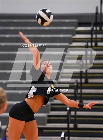 Thumbnail 3 in Speedway vs. Guerin Catholic (IHSAA 3A Regional Semi Final) photogallery.