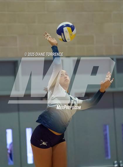 Thumbnail 3 in Clovis West vs Cypress (CIF State Division 2 Final) photogallery.