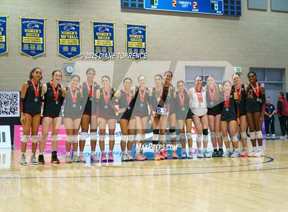 Thumbnail 3 in Clovis West vs Cypress (CIF State Division 2 Final) photogallery.