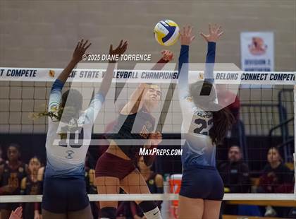 Thumbnail 3 in Clovis West vs Cypress (CIF State Division 2 Final) photogallery.