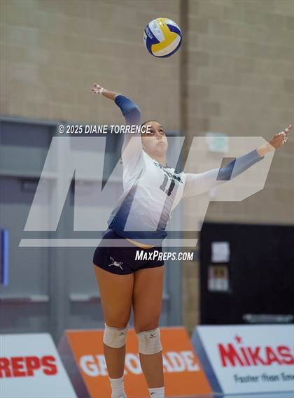 Thumbnail 2 in Clovis West vs Cypress (CIF State Division 2 Final) photogallery.