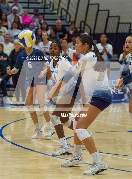 Thumbnail 3 in Clovis West vs Cypress (CIF State Division 2 Final) photogallery.