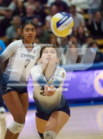 Thumbnail 3 in Clovis West vs Cypress (CIF State Division 2 Final) photogallery.