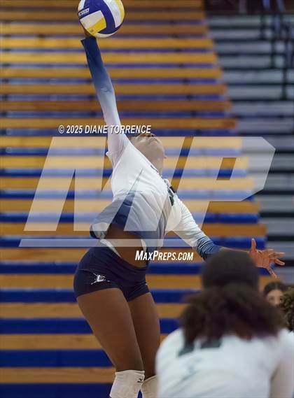 Thumbnail 2 in Clovis West vs Cypress (CIF State Division 2 Final) photogallery.