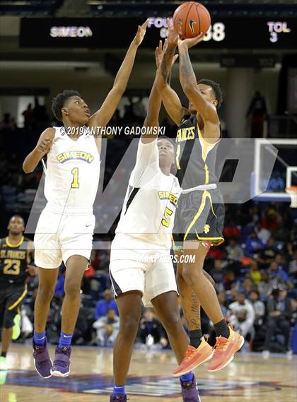 Thumbnail 3 in St. Frances Academy vs. Simeon (Chicago Elite Classic) photogallery.
