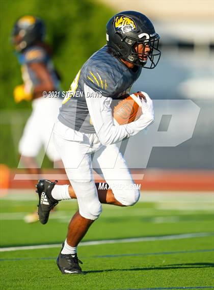 Thumbnail 2 in Saguaro @ Higley (Scrimmage) photogallery.