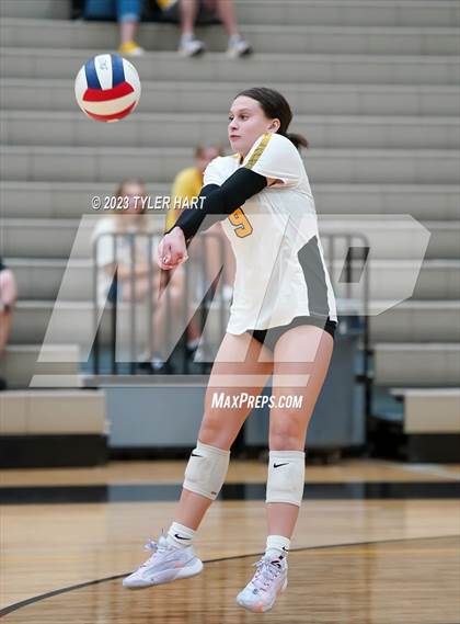 Thumbnail 2 in Floyd Central @ Avon photogallery.