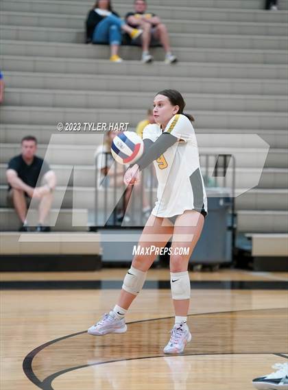 Thumbnail 1 in Floyd Central @ Avon photogallery.