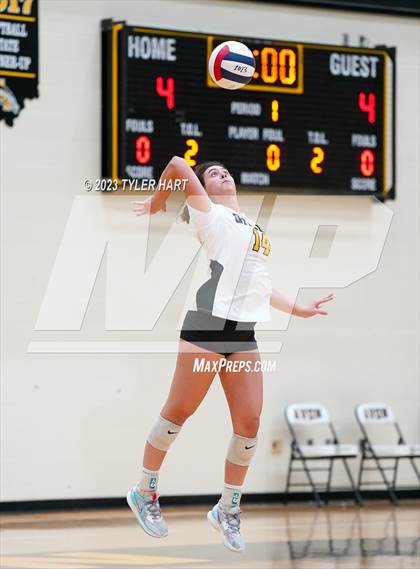 Thumbnail 1 in Floyd Central @ Avon photogallery.