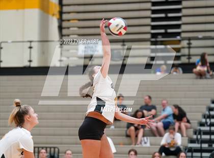 Thumbnail 2 in Floyd Central @ Avon photogallery.